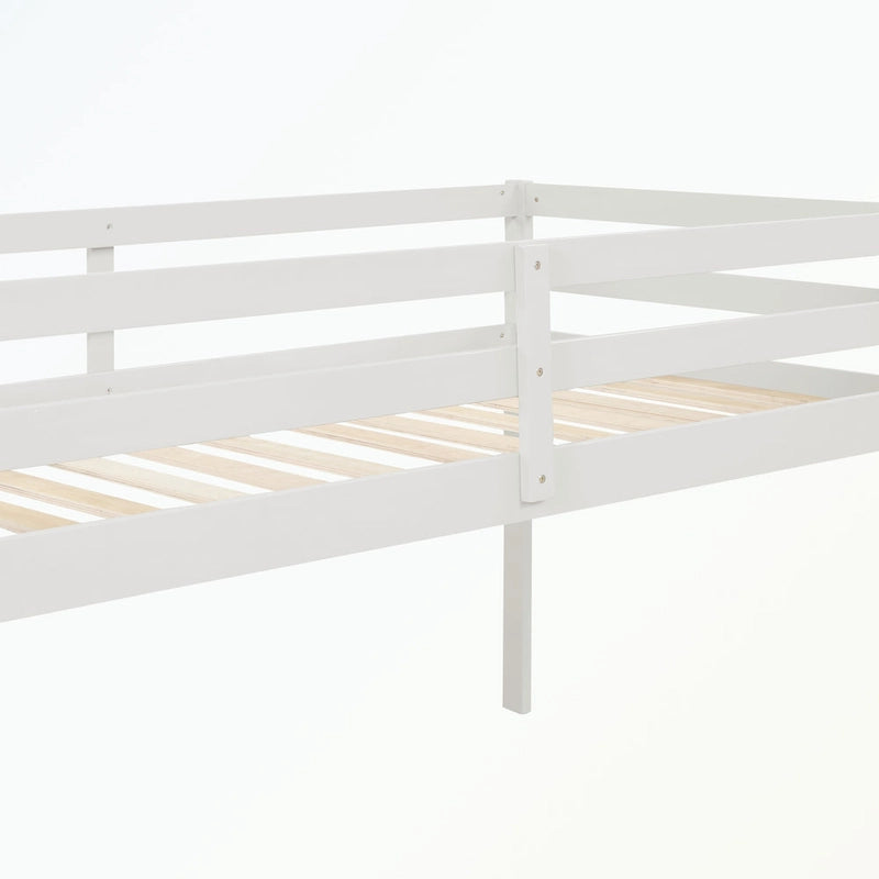 Lit mezzanine double avec escalier de rangement et garde-corps pleine longueur